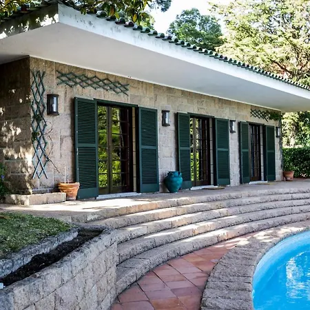 Вилла Entre Rochas Pool House By Cadenzalux
